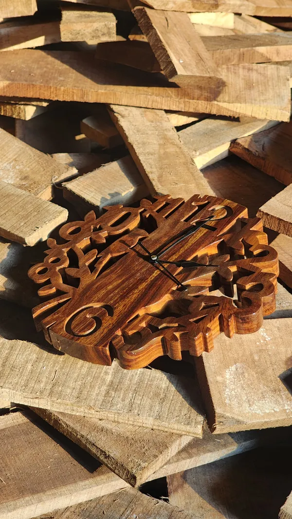 Natural_Wooden_Forest_Clock_For_Living_Room_&_Bedroom_Decoration