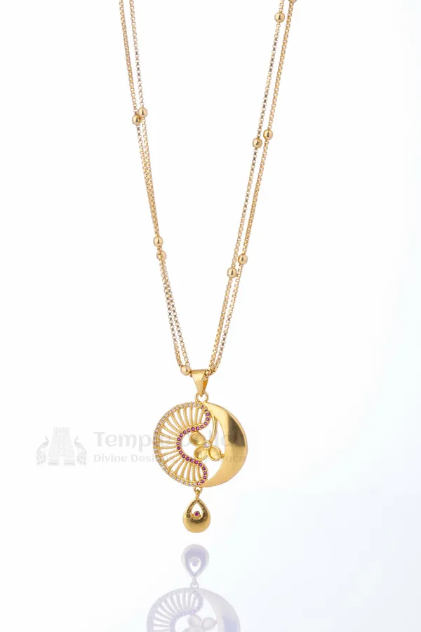 Pendant_Chain_For_Women_Crescent_Moon_Gold_Necklace
