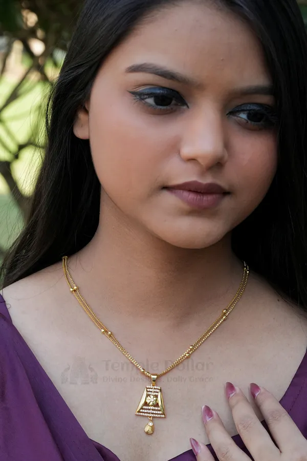 Designer_Imitation_Jewelry_Pendant_Chain_Temple_Zircon_Golden_Necklace