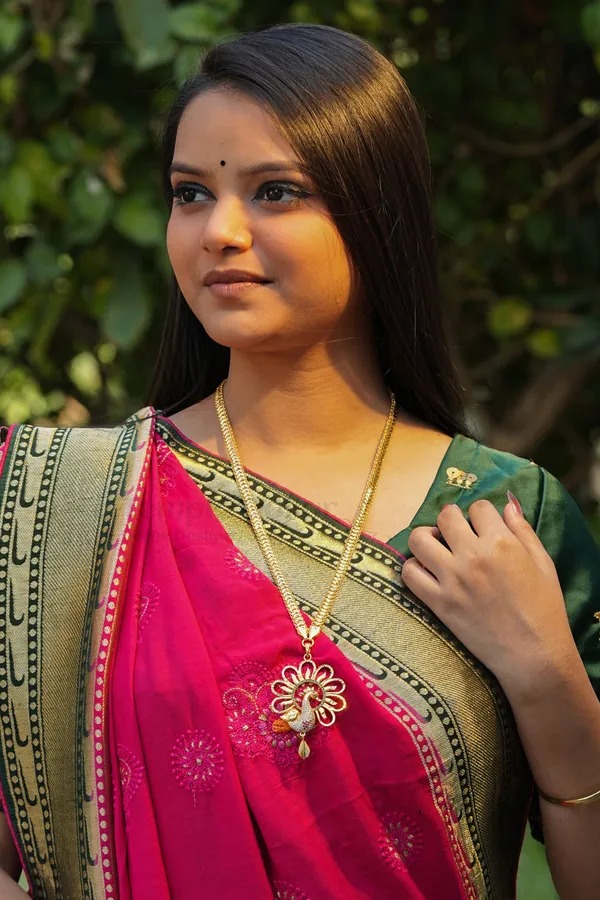 Peacock_Motif_Pendant_With_Designer_V_Link_Chain