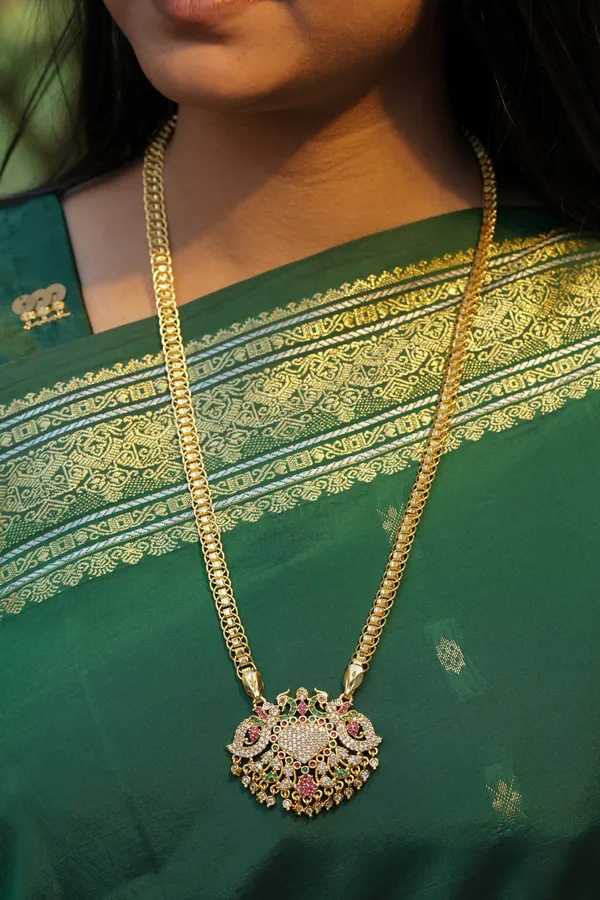 Grand_Traditional_Motif_Pendant_With_Indo_Italian_Box_Chain