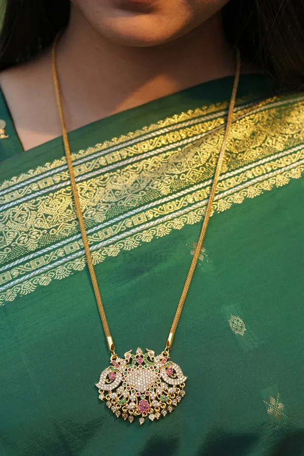 Grand_Traditional_Motif_Pendant_With_Mugappu_Side_Accents