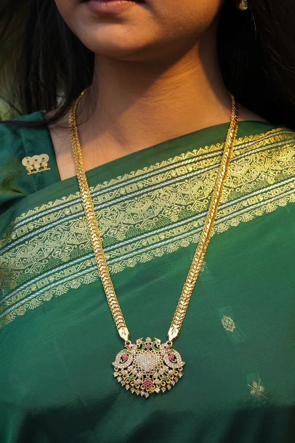 Grand_Traditional_Motif_Pendant_With_Square_Mesh_Chain