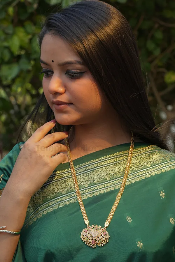 Grand_Traditional_Motif_Pendant_With_Square_Mesh_Chain