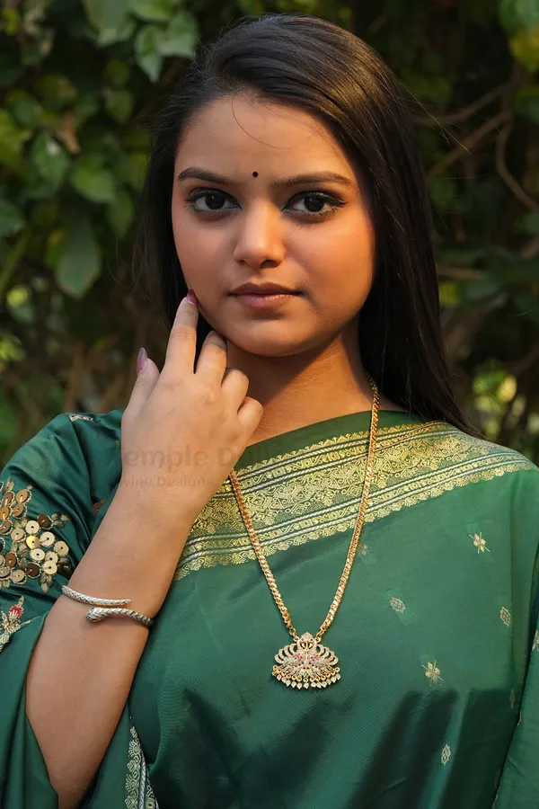 Twin_Peacock_Pendant_Necklace_With_Designer_Lotus_Chain