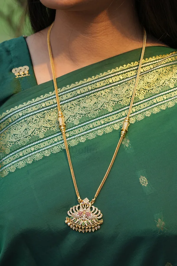 Twin_Peacock_Pendant_With_Mugappu_Side_Accents_Twin_Peacock_With_Mugappu_Chain