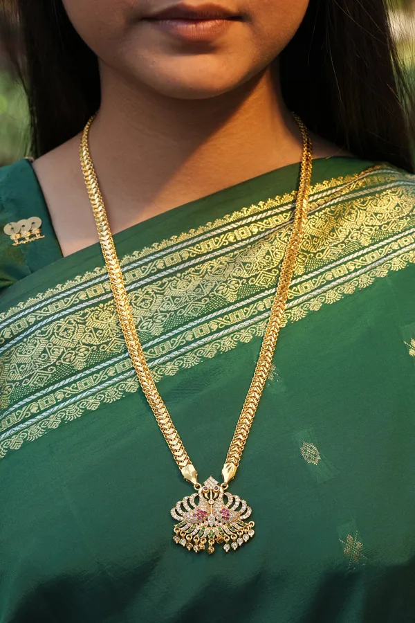 Twin_Peacock_Pendant_With_Designer_V_Link_Chain