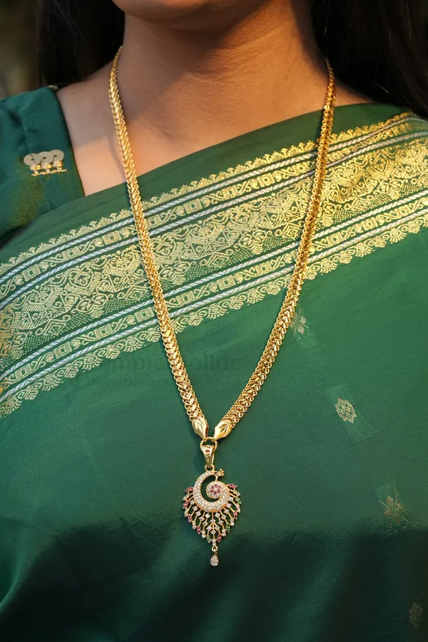 Stylized_Peacock_Swirl_Pendant_With_V_Link_Chain