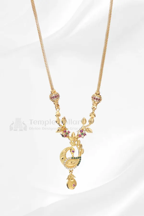 Floral_Vine_Peacock_Pendant_With_Mugappu_Ball_Chain