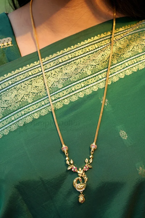 Floral_Vine_Peacock_Pendant_With_Mugappu_Ball_Chain