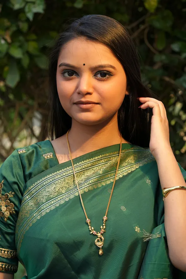 Floral_Vine_Peacock_Pendant_With_Mugappu_Ball_Chain