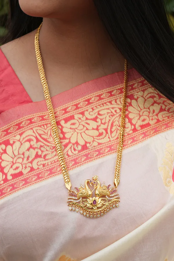 Twin_Swan_Textured_Pendant_With_Mugappu_Chain