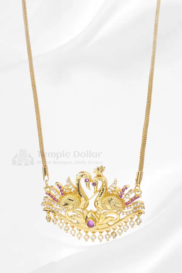 Twin_Swan_Textured_Pendant_With_Square_Mesh_Chain