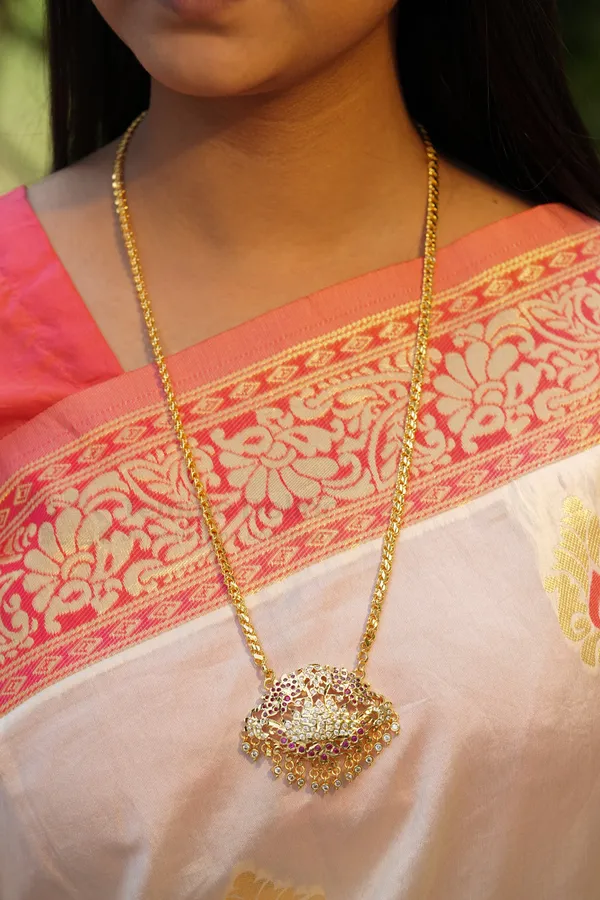 Lotus_Flower_Pendant_With_V_Link_Chain