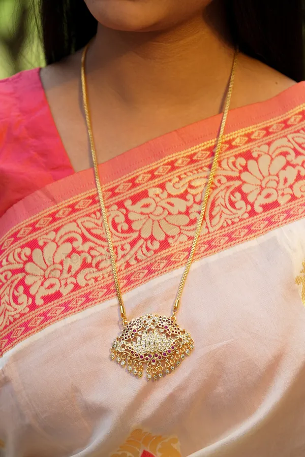 Lotus_Flower_Pendant_With_Square_Mesh_Chain