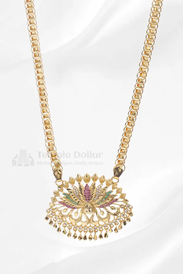 Lotus_Paisley_Textured_Pendant_With_Fancy_Box_Chain