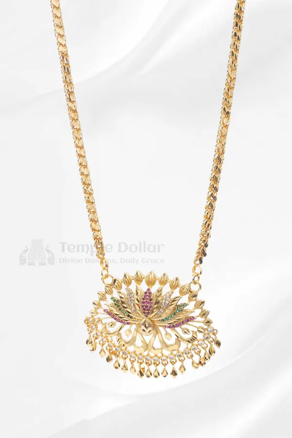 Lotus_Paisley_Textured_Pendant_With_Square_Mesh_Chain