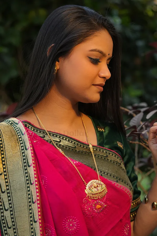 Peacock_On_Lotus_Textured_Pendant_With_Twisted_Rope_Chain