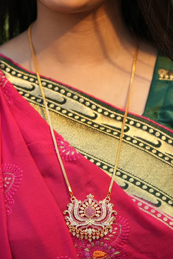 Ruby_White_Floral_Lotus_Pendant_With_Mugappu_Chain