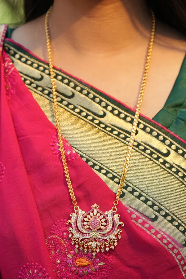 Ruby_White_Floral_Lotus_Pendant_With_Square_Mesh_Chain