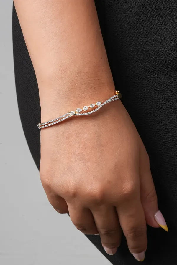 Elegant_Gold_Diamond_Twist_Bangle_Bracelet