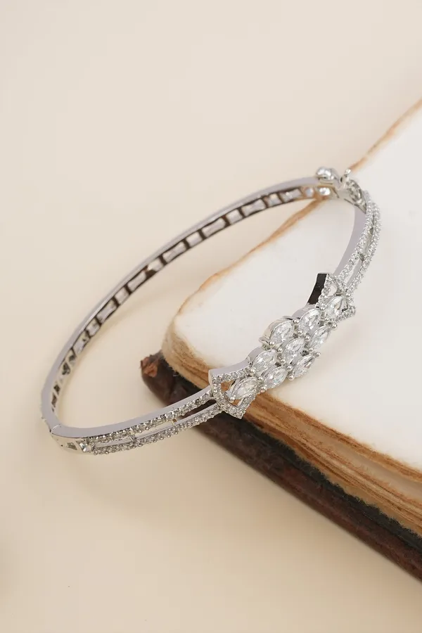 Floral_Cluster_American_Diamond_Silver_Tone_Bracelet