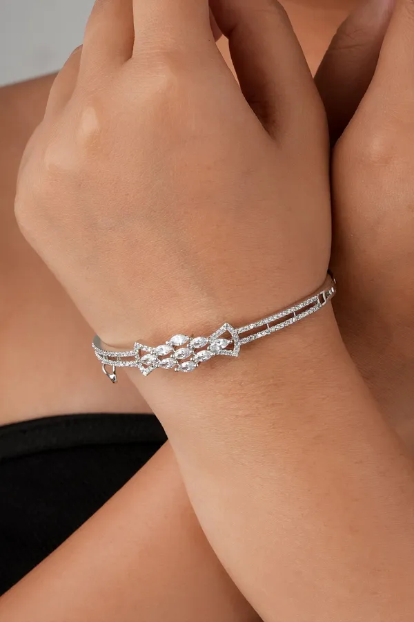 Floral_Cluster_American_Diamond_Silver_Tone_Bracelet