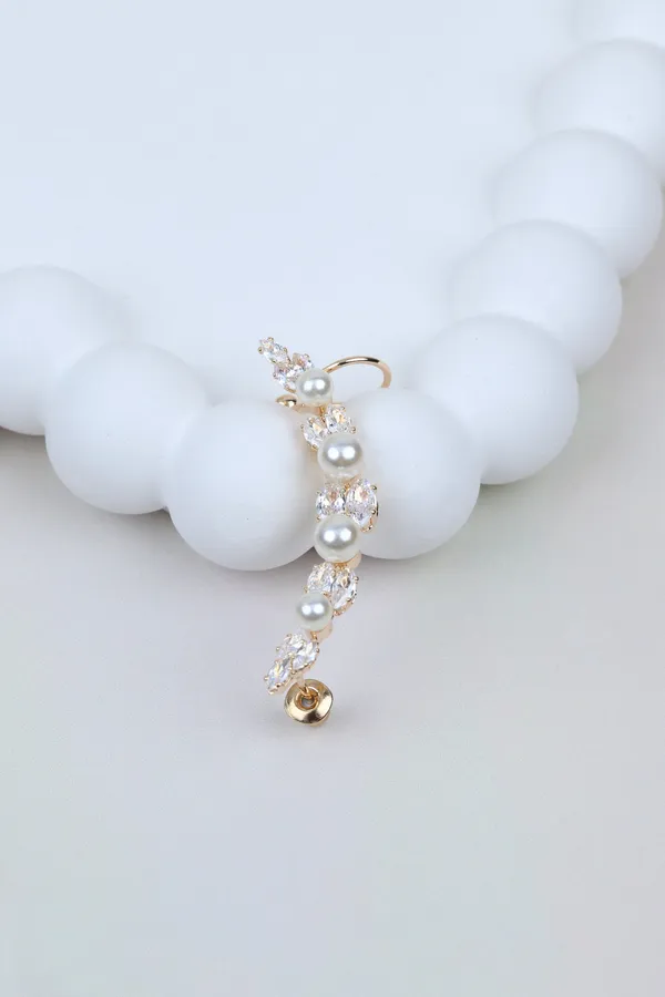 Pearl_Crystal_Accented_Gold_Tone_Ear_Cuff