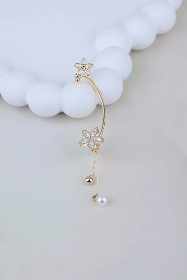Celestial_Bloom_Pearl_Ear_Cuff