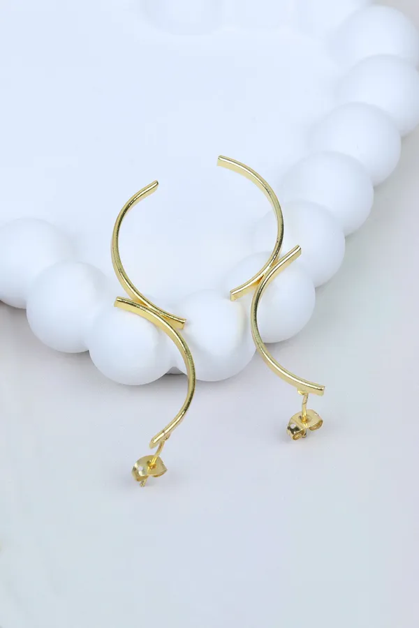 Minimalist_Curved_Bar_Statement_Earrings_In_Gold