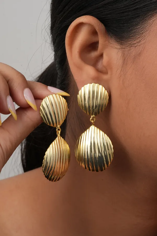 Shell_Shaped_Drop_Earrings