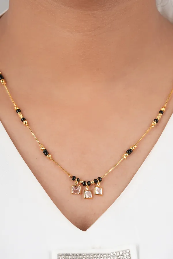 Gold_Minimal_Ad_Mangalsutra_Necklace_For_Women