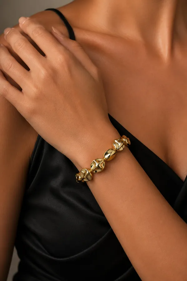 Gold_Sculptural_Pebble_Bracelate