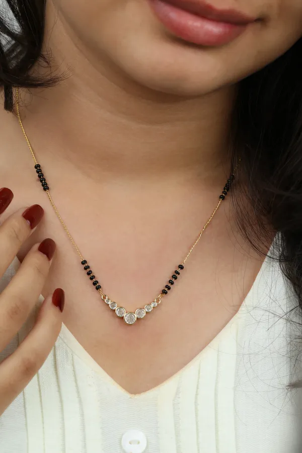Gold_Graduated_Round_CZ_Pendant_Mangalsutra_Necklace
