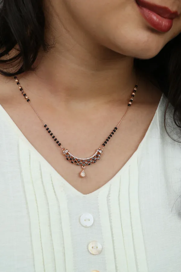 Rose_Gold_Mangalsutra_–_Black_&_White_CZ_Curved_Pendant_with_Drop