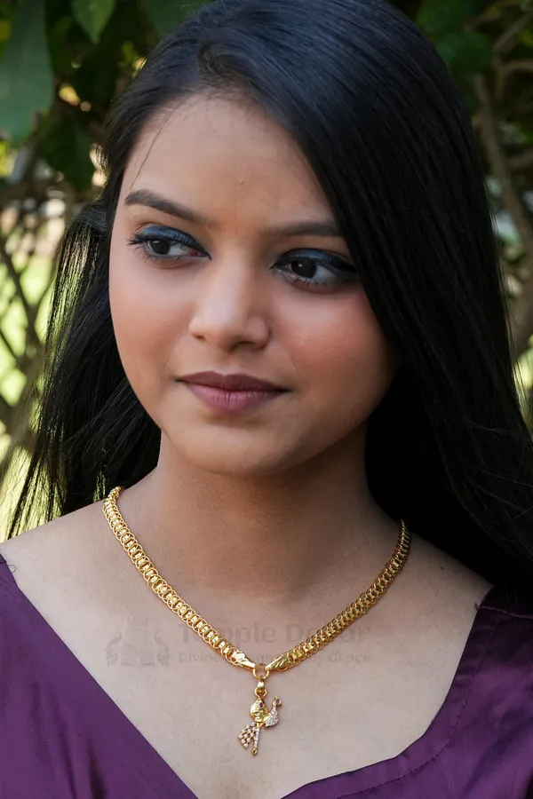 Pendant_Chain_for_Women_|_South_Indian_Peacock_AD_Stone_Gold_Necklace