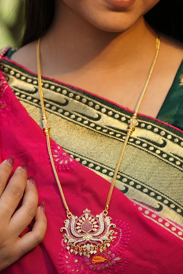 Ruby_&_White_Floral_Lotus_Pendant_with_Twisted_Rope_Chain