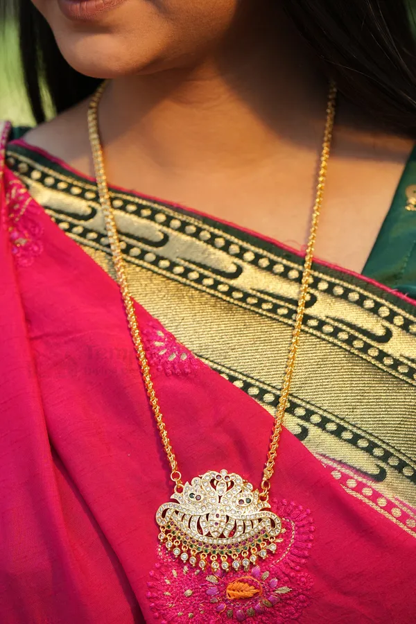 Twin_Peacock_Crescent_Pendant_with_Mugappu_Chain