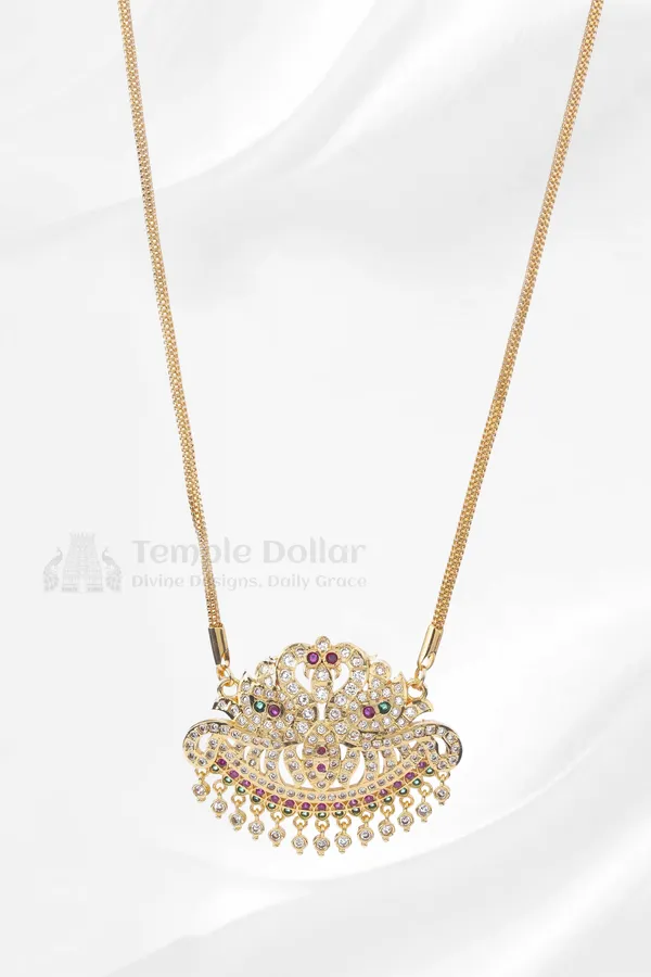 Twin_Peacock_Crescent_Pendant_with_Square_Mesh_Chain