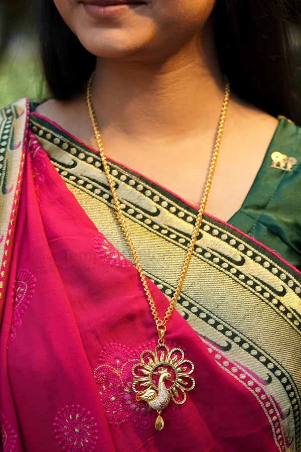 Peacock_Motif_Pendant_Necklace_with_Twisted_Rope_Chain