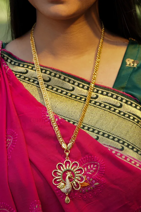 Peacock_Motif_Pendant_with_Fancy_Indo-Italian_Box_Chain