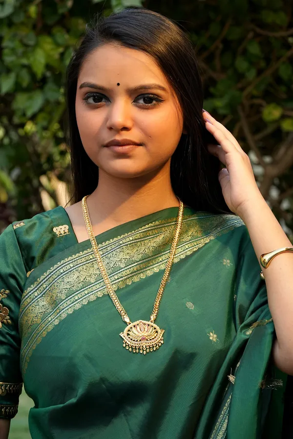 Oval_Lotus_Pendant_with_Mugappu_Chain