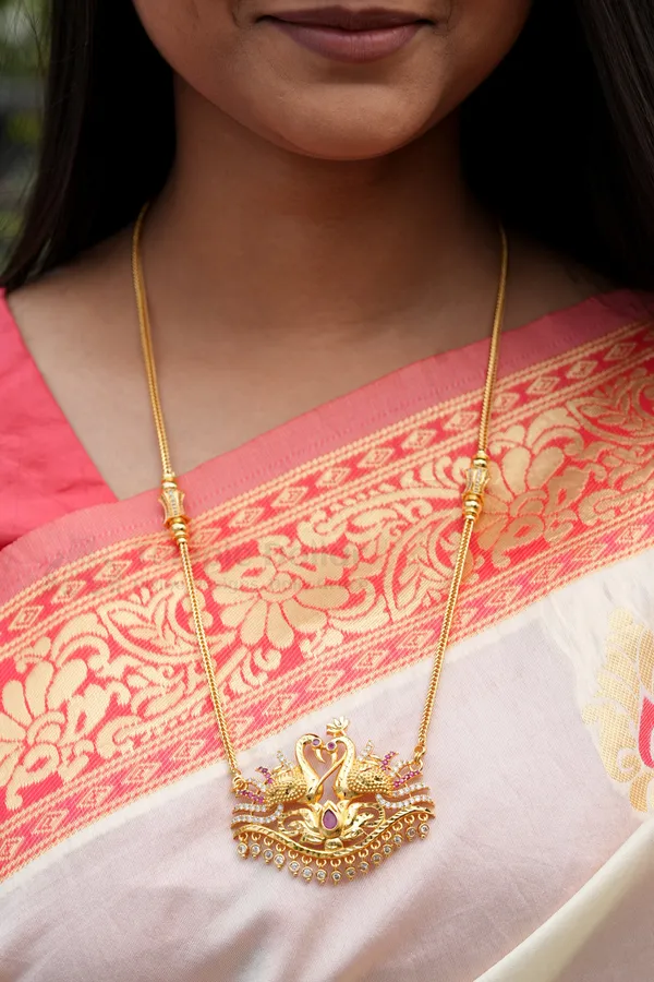Twin_Swan_Textured_Pendant_with_Twisted_Rope_Chain