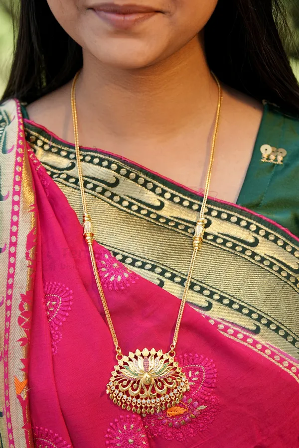 Lotus_Paisley_Textured_Pendant_with_Twisted_Rope_Chain