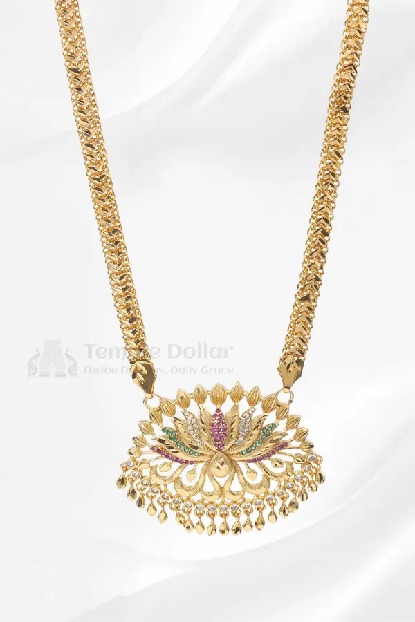 Lotus_Paisley_Textured_Pendant_with_V-Link_Chain