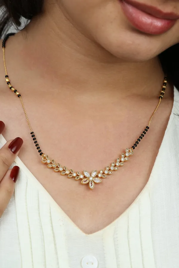 Dainty_Gold_Mangalsutra_-_Floral_Leaf_CZ_Pendant_Daily_Wear_Necklace