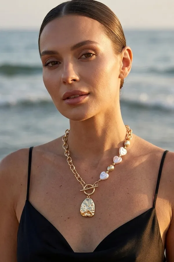 Hammered_Heart_Toggle_Necklace