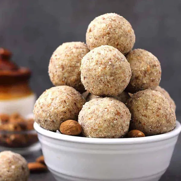 Makhana_Laddu_–_Made_with_Jaggery_|_Desi_Ghee_Almond_|_Cashew_|_Zero_Refined_Sugar,_No_Preservatives_|_High_Protein_&_Calcium_Snack