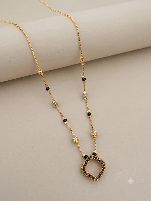 Multicolor_Bead_Rounded_Square_Pendant_Necklace_For_Women
