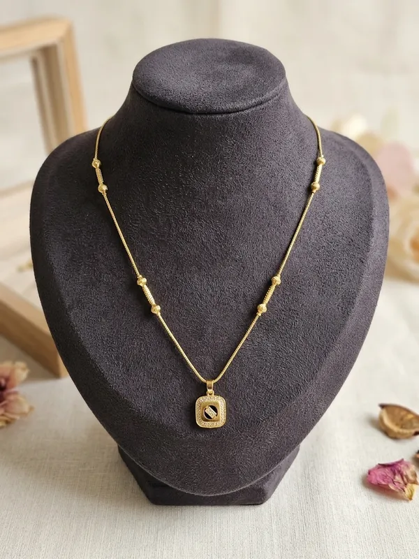 Multicolor_Beaded_Square_Geometric_Pendant_Chain_Necklace_For_Women
